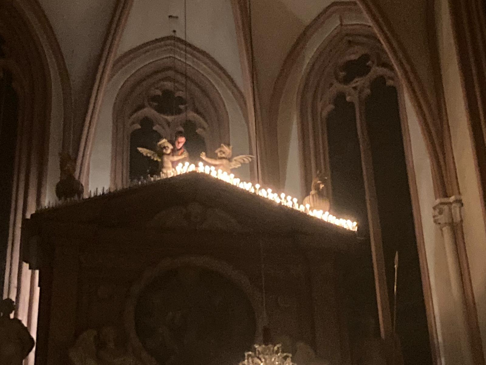 Beleuchtung am Hochaltar in der Stiftskirche